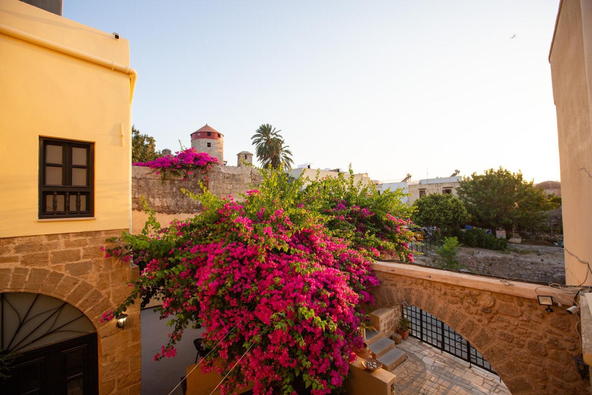 The Old Town House Apartment Rhodes City Bagian luar foto