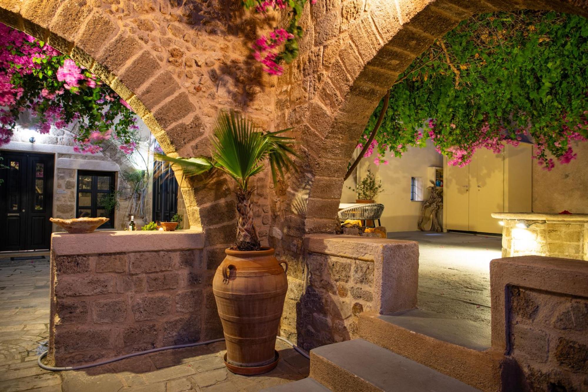 The Old Town House Apartment Rhodes City Bagian luar foto