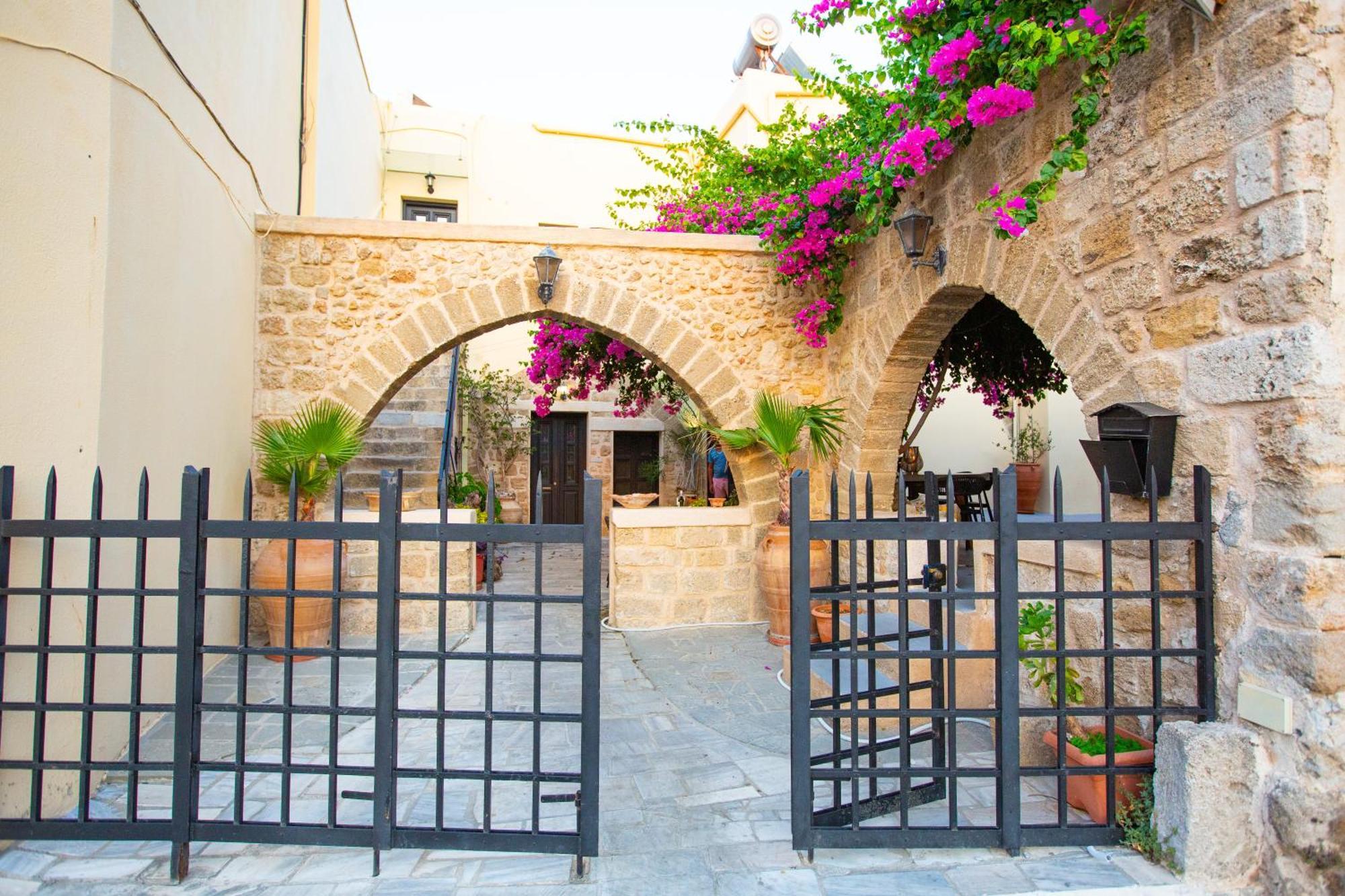 The Old Town House Apartment Rhodes City Bagian luar foto