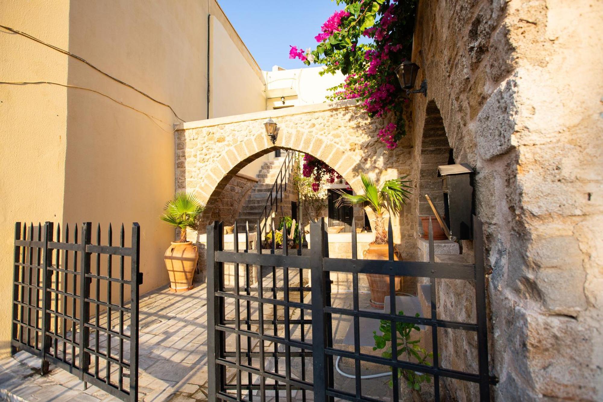 The Old Town House Apartment Rhodes City Bagian luar foto
